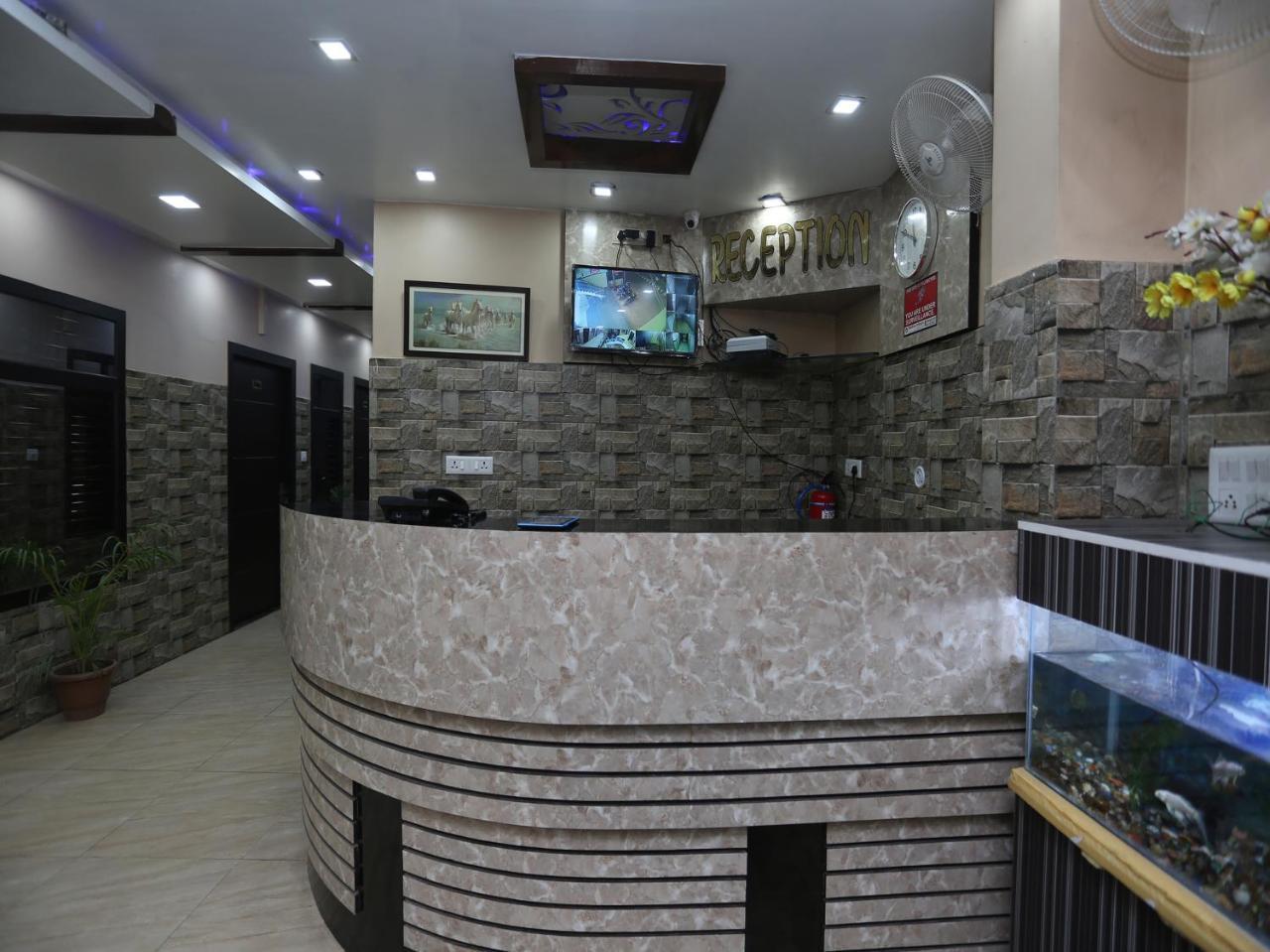 Oyo 26803 Hotel City Inn Faizabad Exterior photo