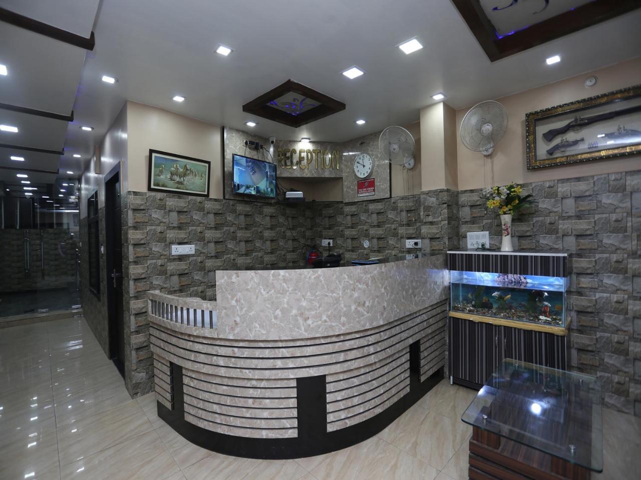 Oyo 26803 Hotel City Inn Faizabad Exterior photo